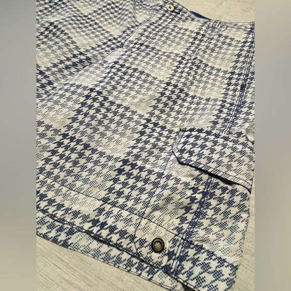 Tommy Bahama - Picture 2 of 5